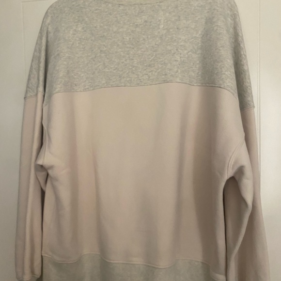 Abercrombie & Fitch Gray and Cream Crewneck Sweater - Picture 7 of 7